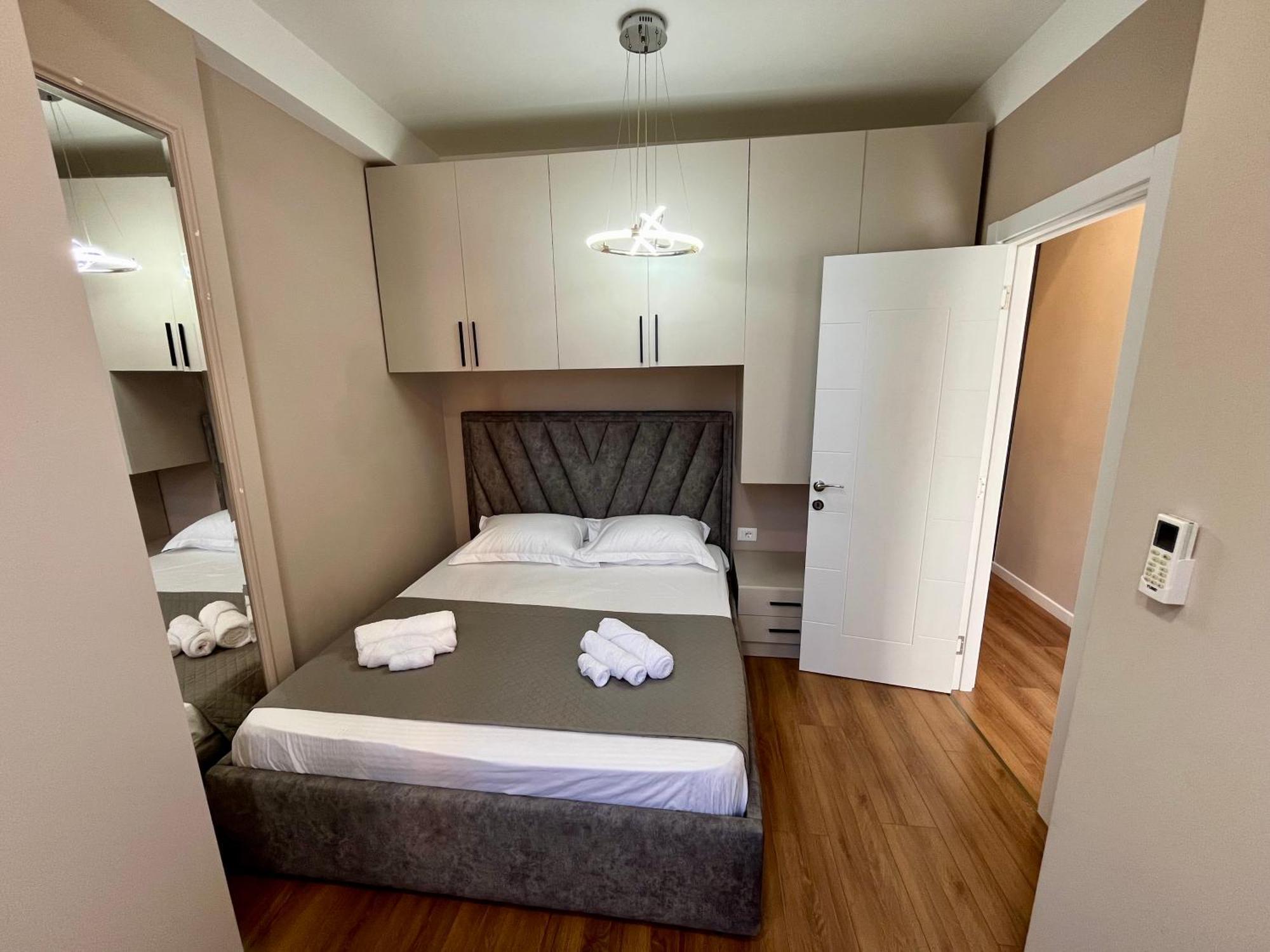 City Center Cozy Apartment Tirana Eksteriør billede